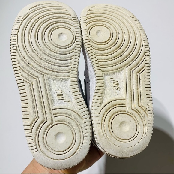 Nike all white low top sneakers - Picture 4 of 6